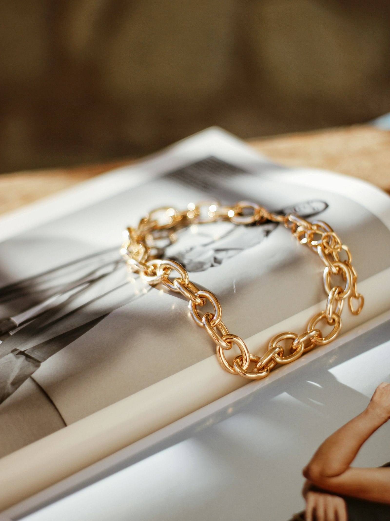 Gold chains suitable for a metal-content valuation